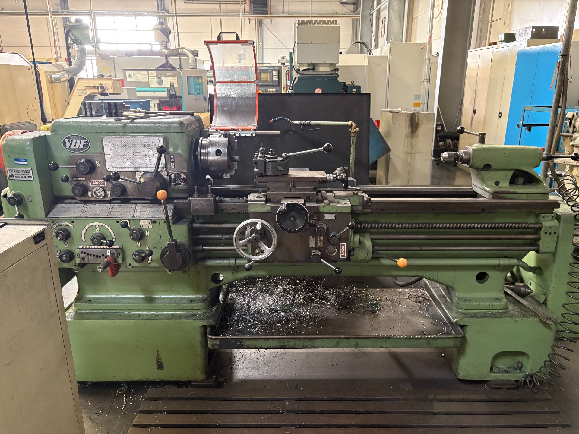 Grüne HEIDENREICH & HARBECK 18 RO Drehmaschine mit sichtbarem Spannfutter, Werkzeugschlitten und Reitstock