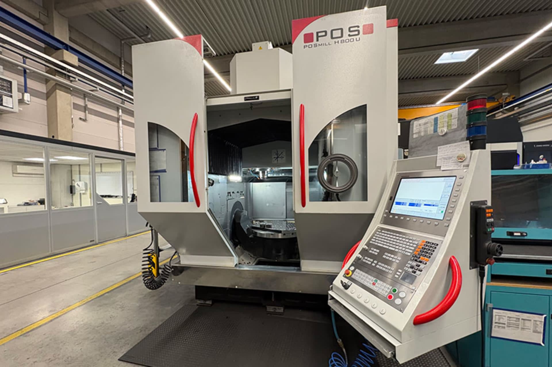 POS PosMill H800 U with open protective doors, a visible tilting rotary table, and a control panel in the foreground
