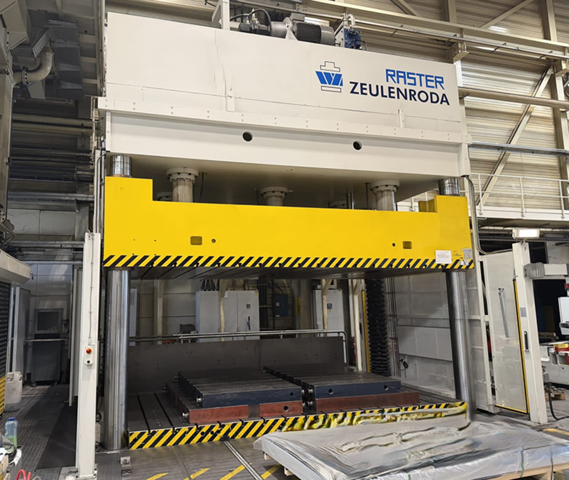 RASTER ZEULENRODA PYXS 500 hydraulische Tryout-Presse RASTER ZEULENRODA PYXS 500 hydraulische Tryout-Presse mit gelbem Stößel, sichtbaren Führungssäulen und offenem Arbeitsraum
