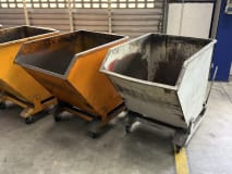 4 tipping containers - Image 2