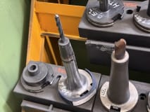 18 Stk. SK50 Werkzeugaufnahmen mit Werkzeugen - Image 14