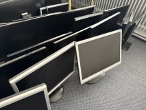 55 screens/monitors - Image 14