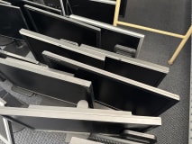 55 screens/monitors - Image 17