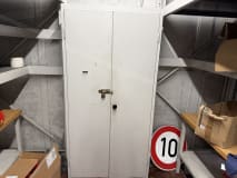 Lot of 5 Metal Cabinets / Lockers - Image 3