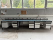 Industrie-Werkbank mit integrierter Stromversorgung und Schubladenschränken - Image 1