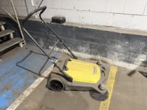 Kärcher Handkehrmaschine - Image 1