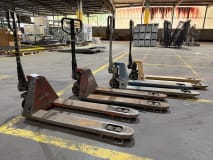 4 Pallet Trucks - Image 1