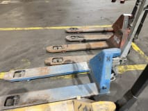 4 Pallet Trucks - Image 4