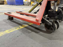 2 Pallet Trucks - Image 7