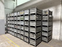 Posten  Stahl-Stapelbehälter - Image 1