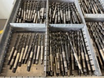 Drawer cabinet with tools - Image 5