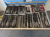 Drawer cabinet with tools - Image 12
