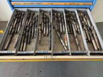Drawer cabinet with tools - Image 19