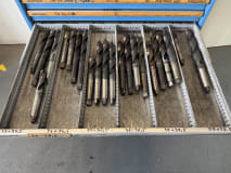 Drawer cabinet with tools - Image 24