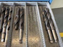 Drawer cabinet with tools - Image 31