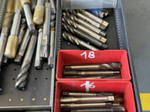 Schubladenschrank mit Werkzeugen - Image 13