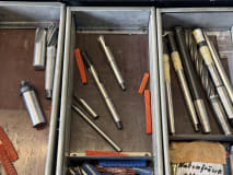 Drawer cabinet with tools - Image 23