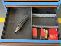 Drawer cabinet with tools - Image 29