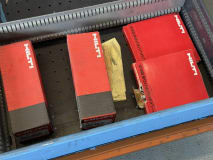 Drawer cabinet with tools - Image 31