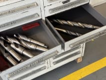 Schubladenschrank mit Spiralbohrern - Image 7