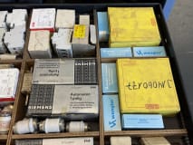 Drawer cabinet with contents - Image 16