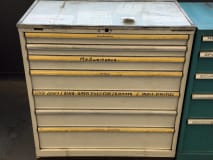 Schubladenschrank mit Inhalt - Image 1