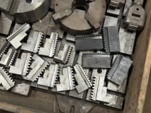Lot of Jaw Chucks - Image 13