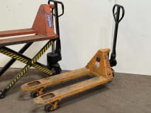 2 Pallet Trucks - Image 9