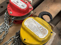 Lot of Chain Hoists + Crane Fork - Image 5