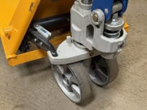 Pallet truck with integrated digital scale - Image 10