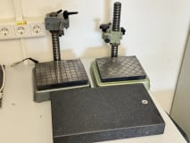 Two measuring stands + granite plate - Image 1
