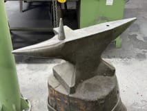 Schmiedeamboss mit Holzsockel - Image 2