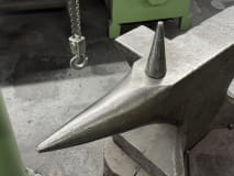 Schmiedeamboss mit Holzsockel - Image 3