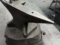 Schmiedeamboss mit Holzsockel - Image 4