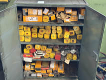 Metallschrank mit Schweißelektroden - Image 1