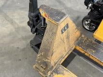 3 hand pallet trucks - Image 23