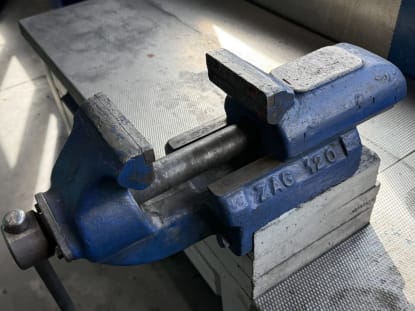 2 Werkbänke mit Schraubstöcken - Image 11