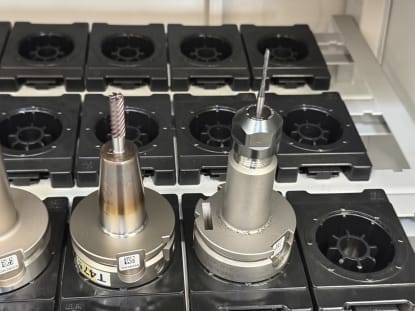 30 pcs. HSK-A63 tool holders with tools - Image 10