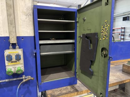 Large Workbench - Image 17