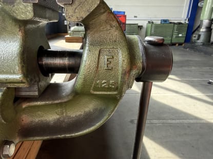 Large Workbench - Image 9