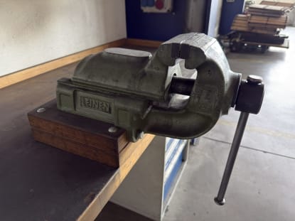 Large Workbench - Image 8
