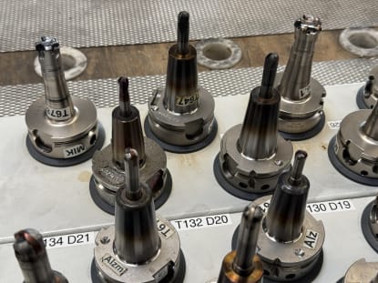 30 pcs. HSK-A63 tool holders with tools - Image 4