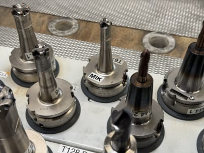 30 pcs. HSK-A63 tool holders with tools - Image 12