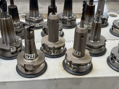 30 pcs. HSK-A63 tool holders with tools - Image 16