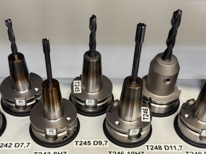 34 pcs. HSK-A63 tool holders with tools - Image 20