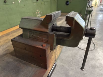 Large Workbench - Image 13
