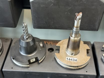 20 pcs. SK50 tool holders with tools - Image 9