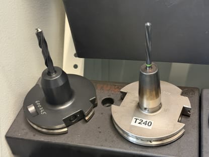 20 pcs. SK50 tool holders with tools - Image 12