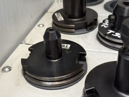 25 pcs. SK50 tool holders with tools - Image 4