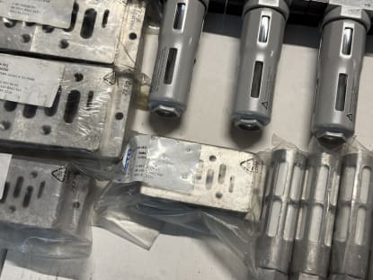 Lot of Pneumatic Accessories - Image 8